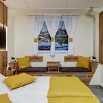Riverside - Dunaparti Luxus Szuteren 4*