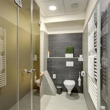 Riverside - Dunaparti Luxus Szuteren Guest house