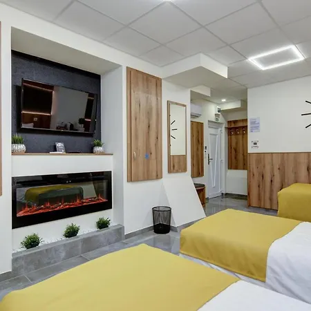 Guest house Riverside - Dunaparti Luxus Szuteren 4*