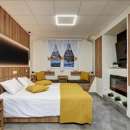 Guest house Riverside - Dunaparti Luxus Szuteren 4*