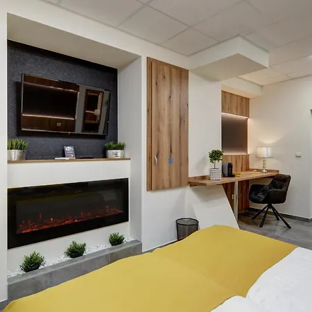 Guest house Riverside - Dunaparti Luxus Szuteren 4*