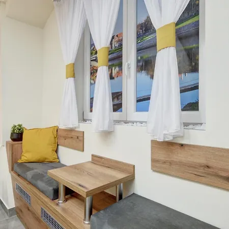 Guest house Riverside - Dunaparti Luxus Szuteren 4*