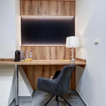 Riverside - Dunaparti Luxus Szuteren 4*