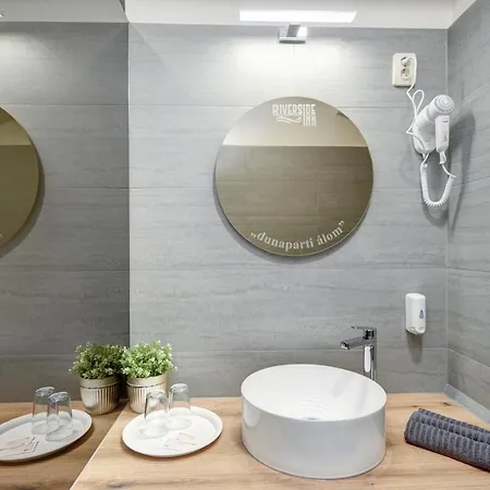 Riverside - Dunaparti Luxus Szuteren 4* Gyor