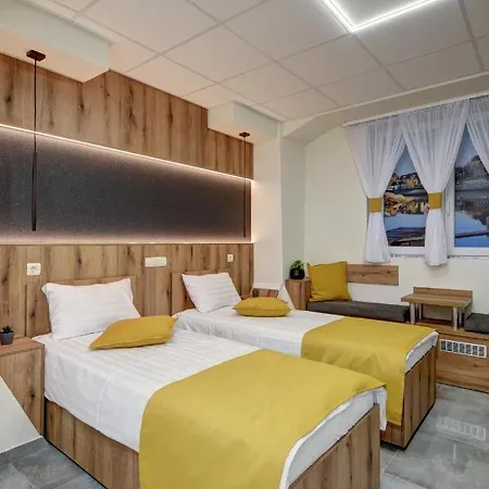 Riverside - Dunaparti Luxus Szuteren 4*