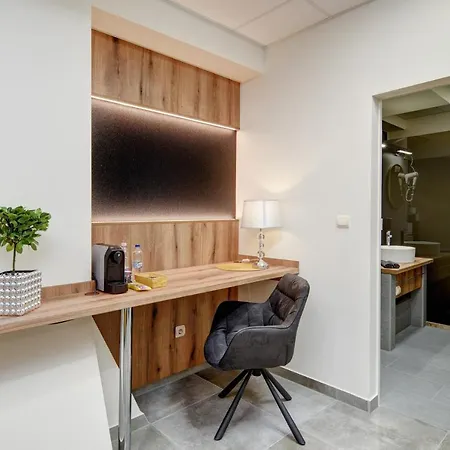 Guest house Riverside - Dunaparti Luxus Szuteren 4*