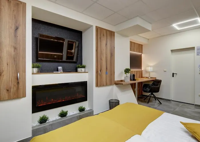 بيت ضيافة Riverside - Dunaparti Luxus Szuteren 4*