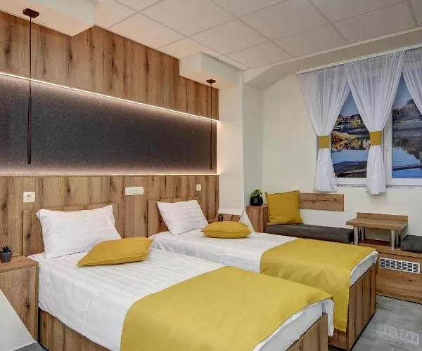 Riverside - Dunaparti Luxus Szuteren 4*