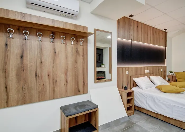 Riverside - Dunaparti Luxus Szuteren بيت ضيافة 4*